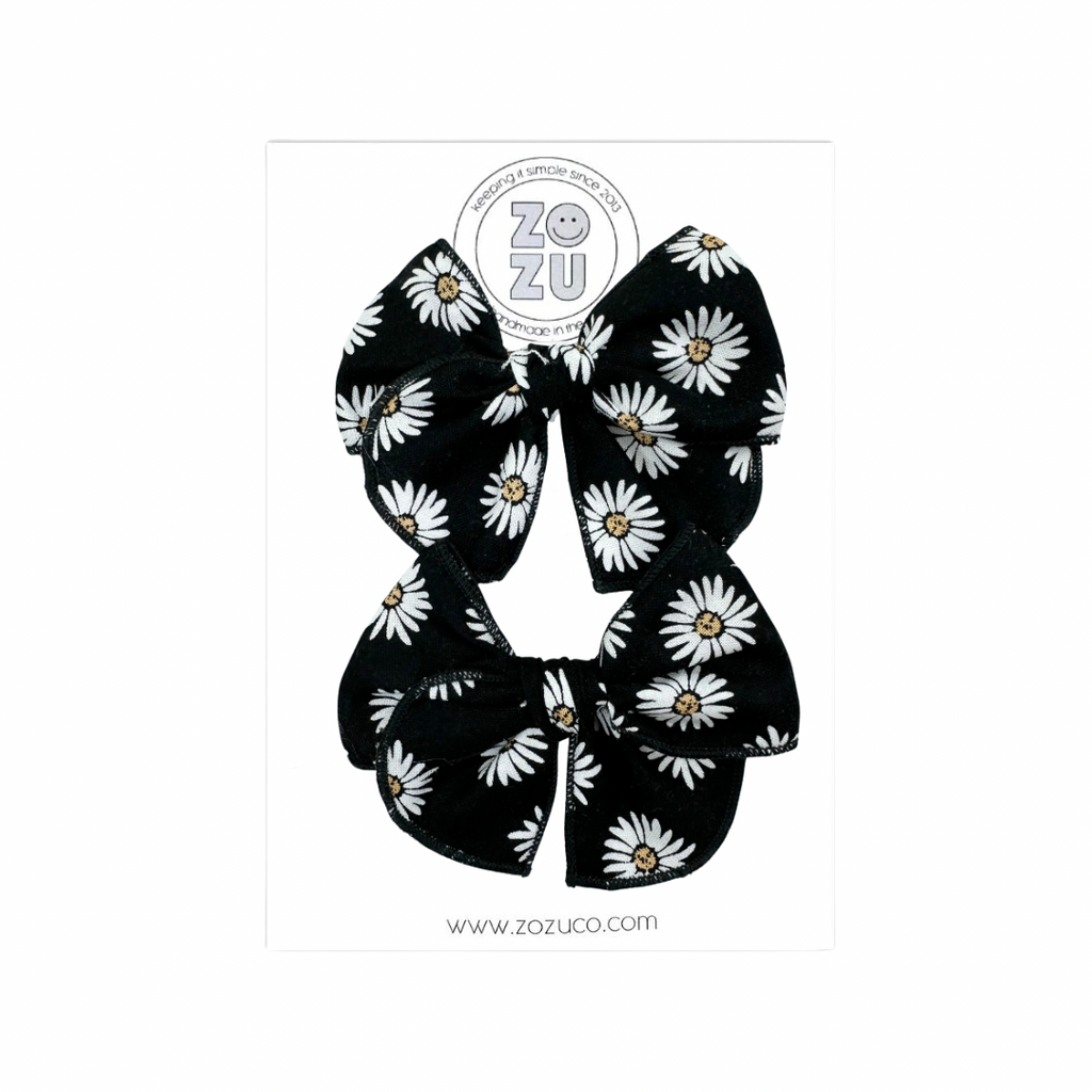 Black and White Daisy :: Mini Traveler Pigtail Set
