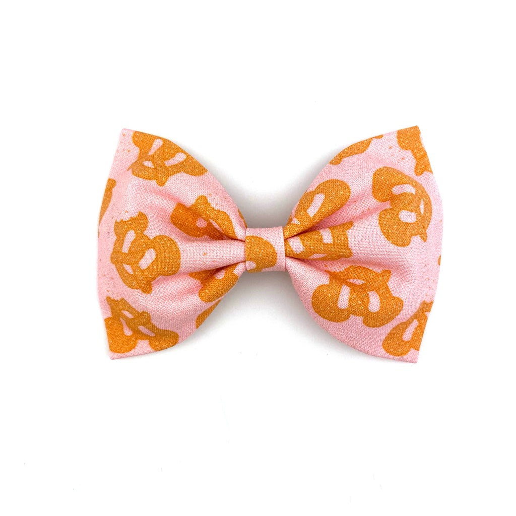 Pretzel :: Classic Bow
